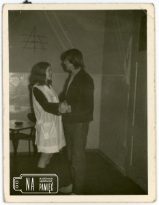 1972. W klubokawiarnii w Radwanicach, po lewej Krystyna Dziadyk